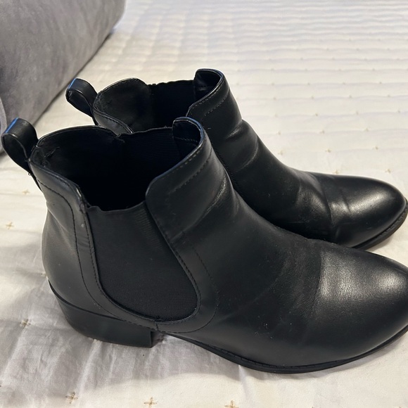 Cityclassified Black Ankle Booties - Picture 4 of 4